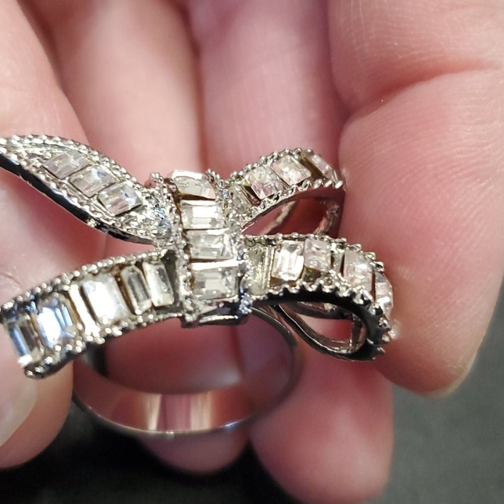 Silver tone bow ring 6.25 clear rhinestone - Picture 8 of 10